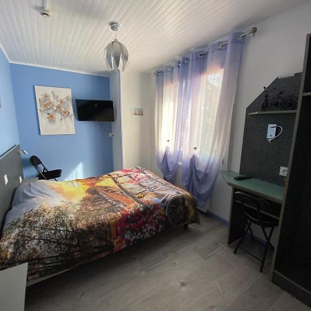 Hotel Le Bambi Бом-ле-Дам Екстериор снимка