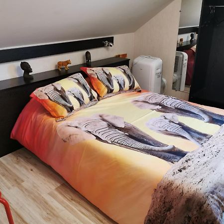 Hotel Le Bambi Бом-ле-Дам Екстериор снимка