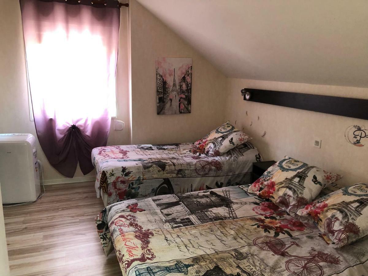 Hotel Le Bambi Бом-ле-Дам Екстериор снимка
